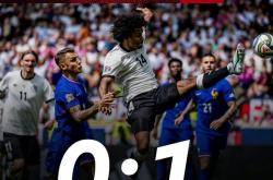 开云平台-包含欧国联赛场内外竞争激烈，谁能笑到最后？的词条