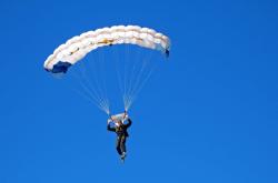 开云体育-马刺封锁热火，德罗赞成为关键先生