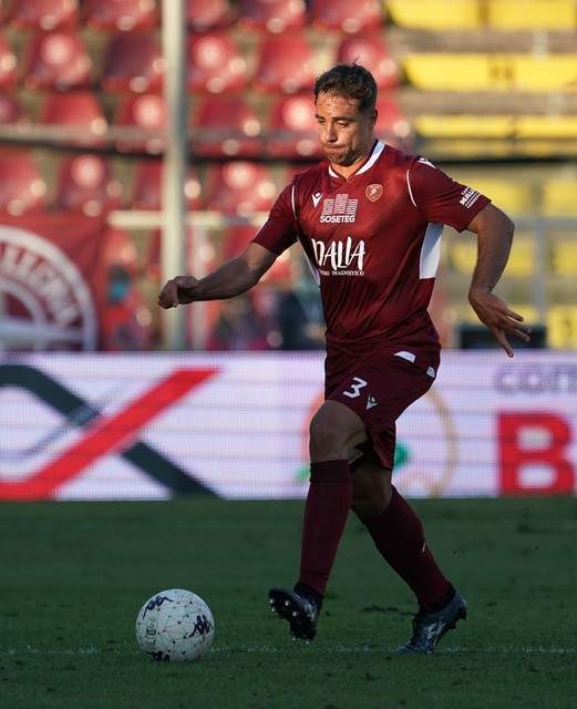 包含拜仁慕尼黑客场创纪录大胜柏林赫塔，豪取三分的词条