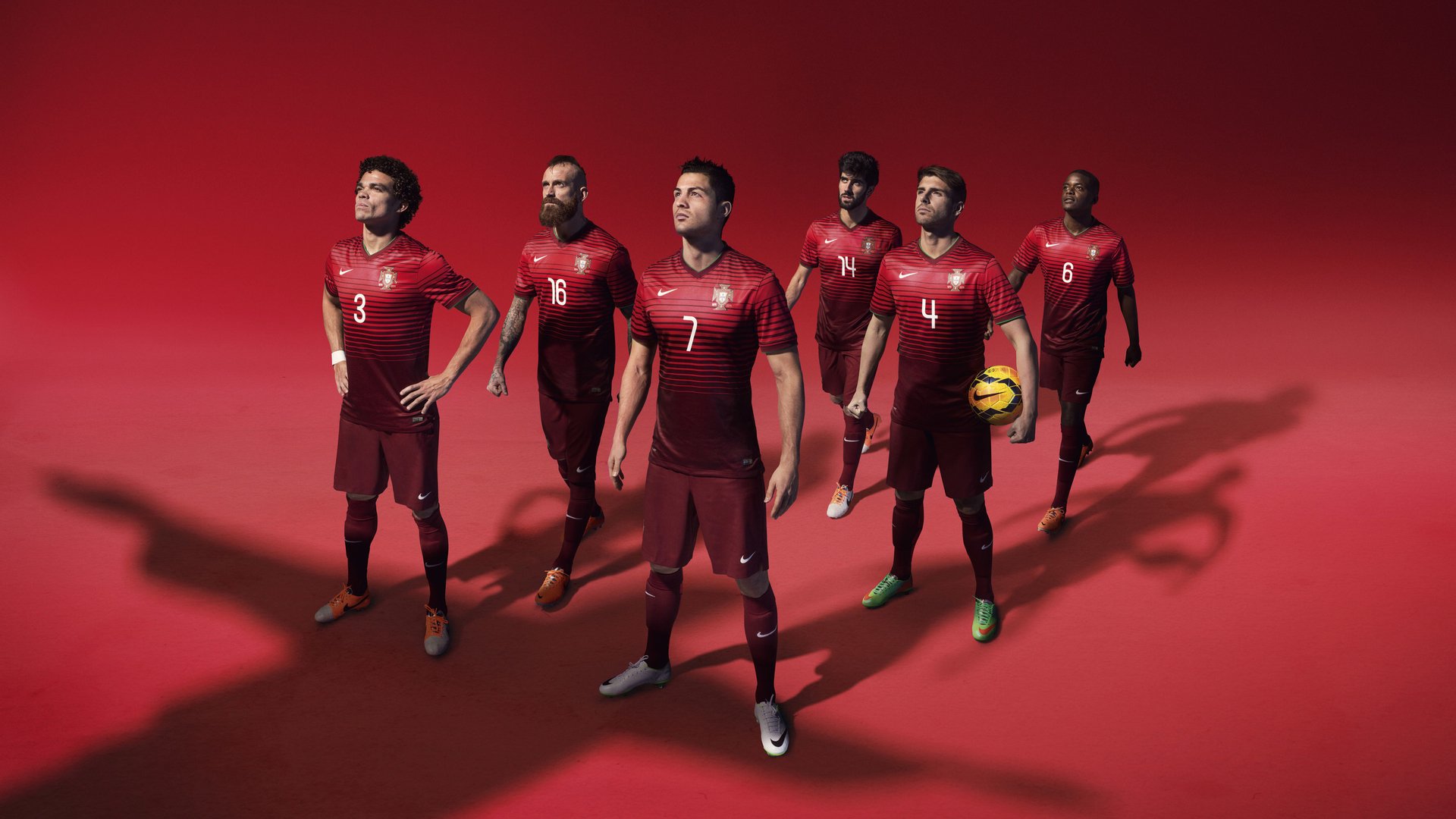 巴黎强压喀麦隆,克瓦拉茨赫利亚在德甲争冠战接管比赛,当非洲之痛与欧洲之梦交织