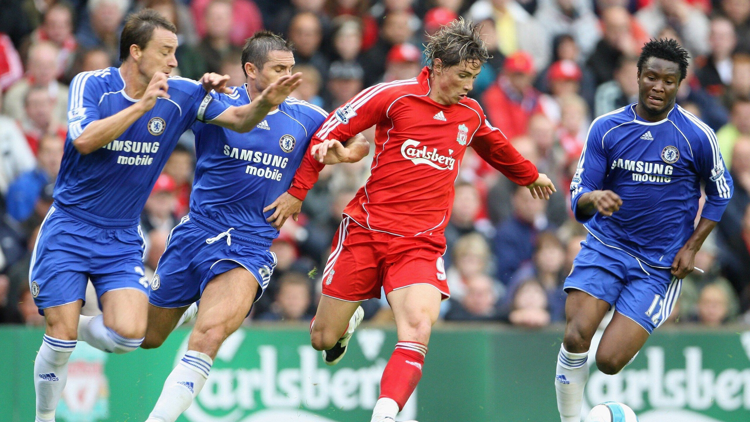 赛道上的新王，拉塞尔点燃赛场，红牛鏖战梅赛德斯的史诗对决