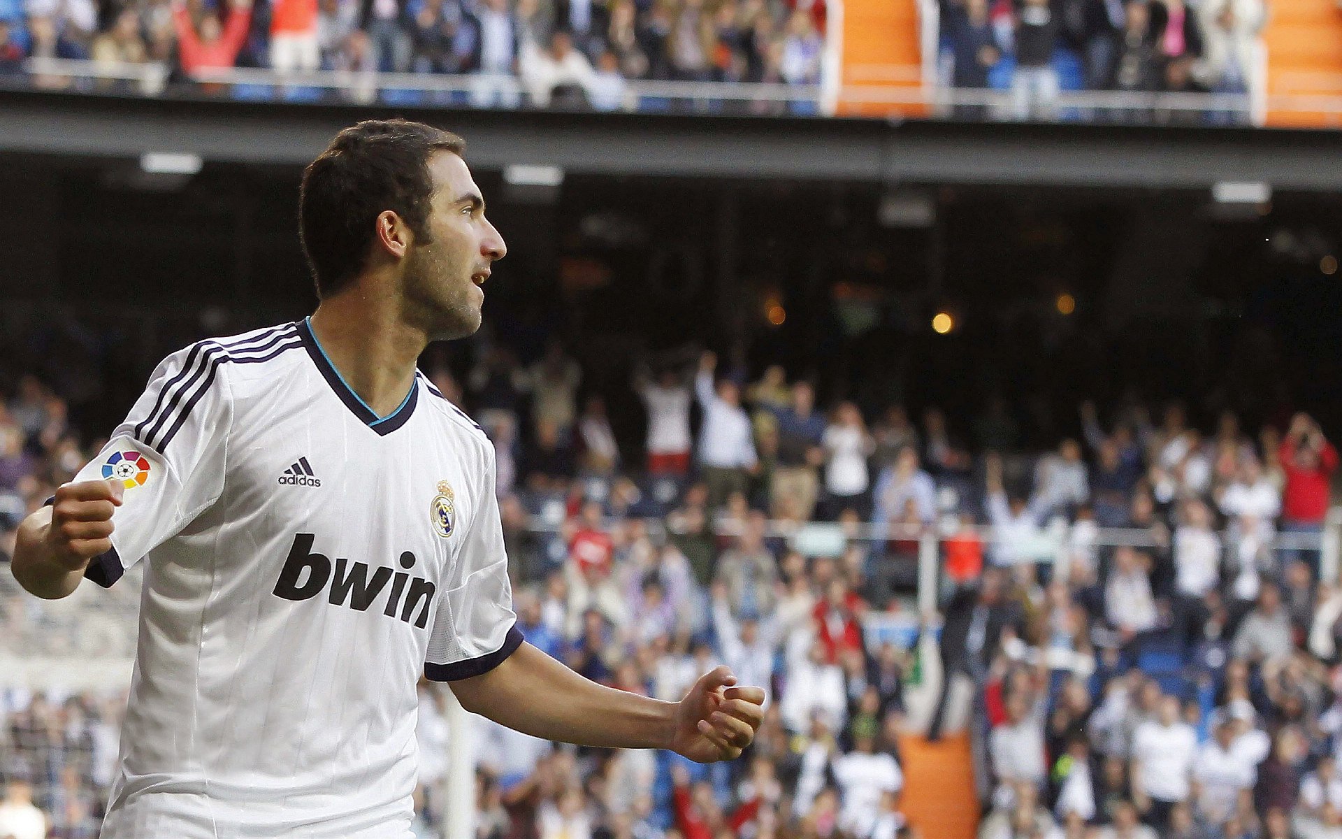 鏖战酋长球场，本泽马一剑封喉，里昂客胜阿森纳